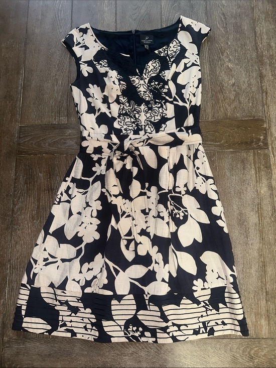 Adrianna Papell Dresses & Skirts - Adrianna Papell Navy White Floral Fit & Flare Midi Dress Tie Waist Size 8